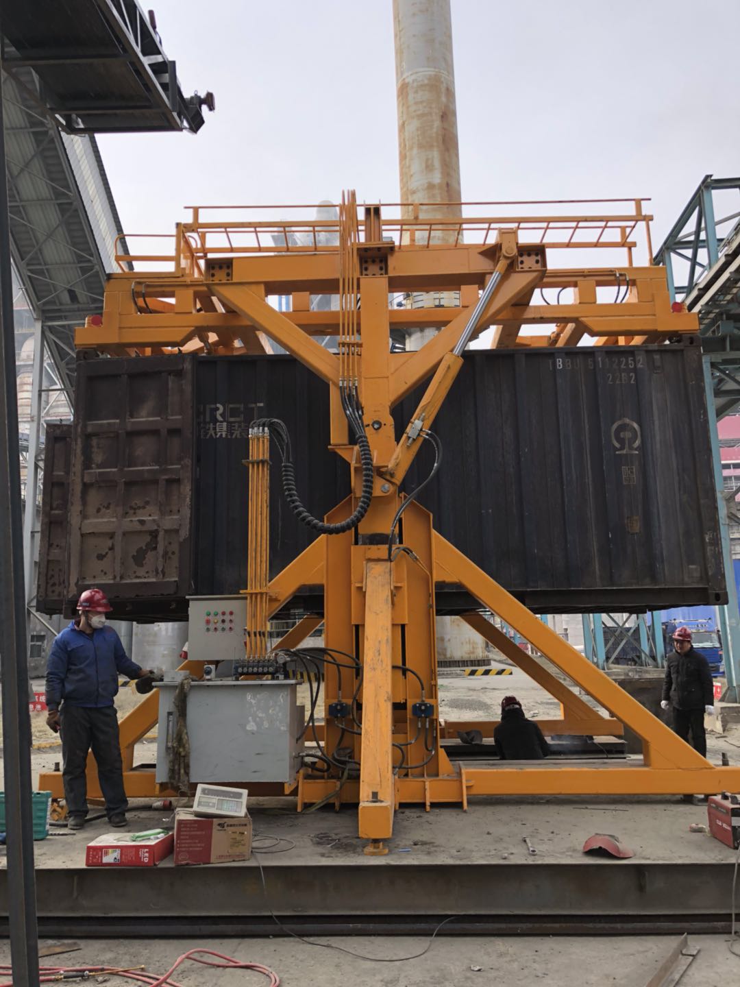 翻轉(zhuǎn)機(jī)的工作原理，中翻重工為您詳細(xì)介紹！