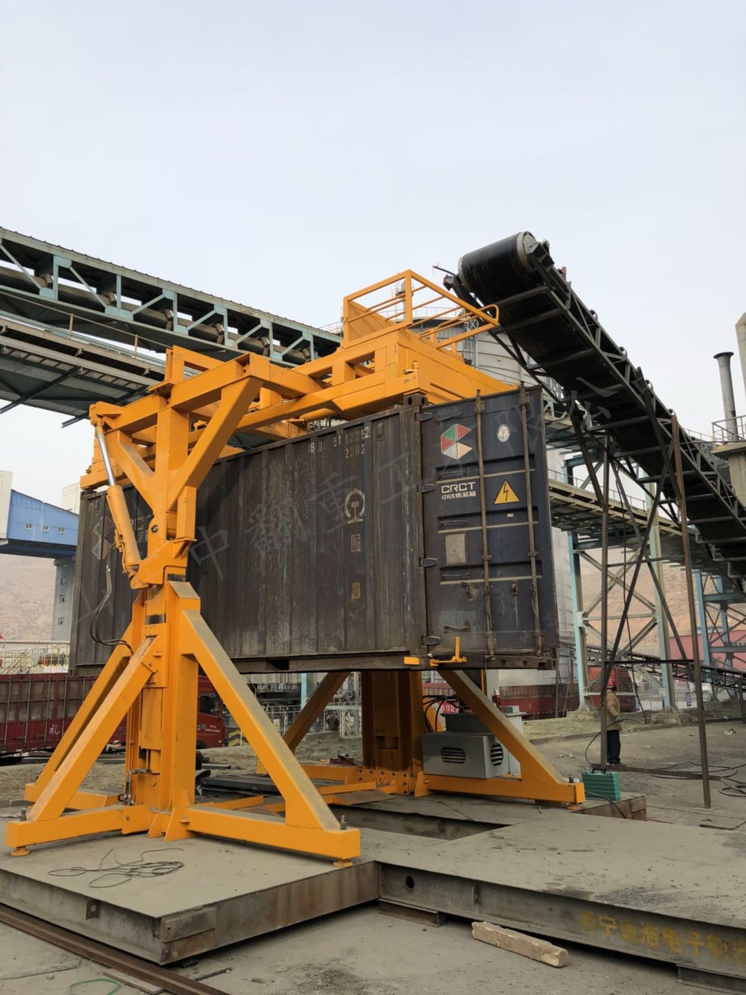 集裝箱翻轉機操作流程及注意事項